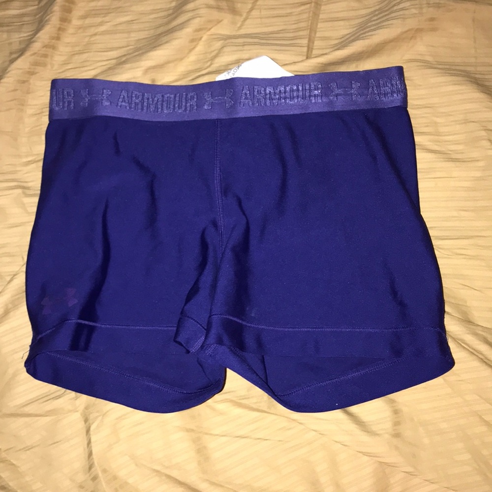 Athletic tight fitting shorts